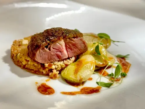 ▲承襲樂沐精神，小樂沐以法式小餐館之姿打破高冷氛圍。（圖／翻攝自小樂沐FB）