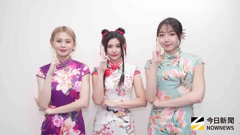 ▲昨（4）日伊斯特排球隊拿下隊史首勝，所屬啦啦隊TOKKI CUTIES啦啦隊4位成員向《NOWNEWS今日新聞》記者興奮分享勝利喜悅及中秋節規劃：朴恩惠興奮地表示心臟快掉地上、各務礼美奈（中）笑說中秋節要練舞，即便節日將近全隊仍不懈怠。左起為容容、各務礼美奈和飛飛。（圖／記者張一笙攝）