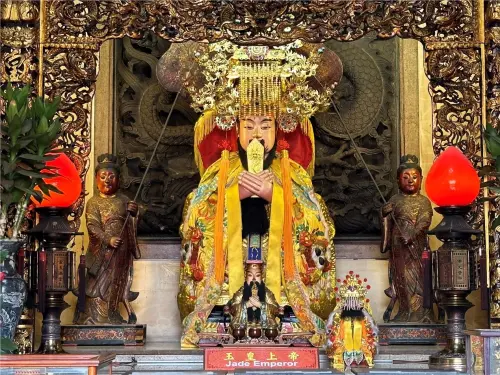 ▲今年中秋節正逢天赦日，是難得一見的吉日，不少人會挑這天向玉皇大帝祭拜，希望能寬恕寬恕、赦免自己的累世罪孽。圖為台中樂成宮玉皇大帝。（圖／楊登嵙提供）