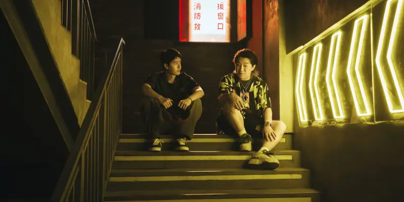 ▲金馬影帝黃渤與超級巨星王一博攜手主演的熱血電影《熱烈》於9月26日全台上映。（圖／原創娛樂提供）