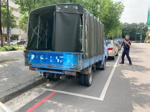 無牌車占停車格　中市府出手「拖吊」
