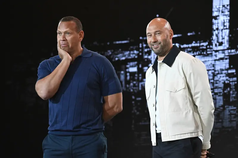 ▲基特（Derek Jeter）與「A-Rod」羅德里奎茲（Alex Rodriguez）也在FOX Sports節目上公開了他們的世界大賽預測，兩人都沒有將衛冕軍洛杉磯道奇列入決賽名單，皆看好今年洋基奪冠。（圖／美聯社／達志影像）