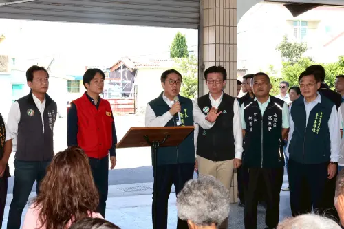 ▲黃偉哲感謝基層人員投入防災與重建工作，期盼重建工作加速推進，讓受災居民能早日重建家園。（圖／南市府提供）