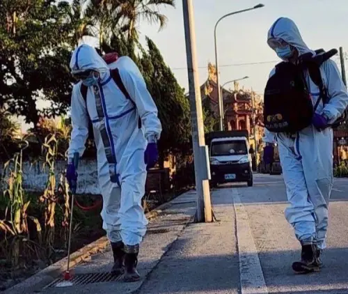 ▲39化學兵群實施清消作業。（圖／記者莊全成翻攝）