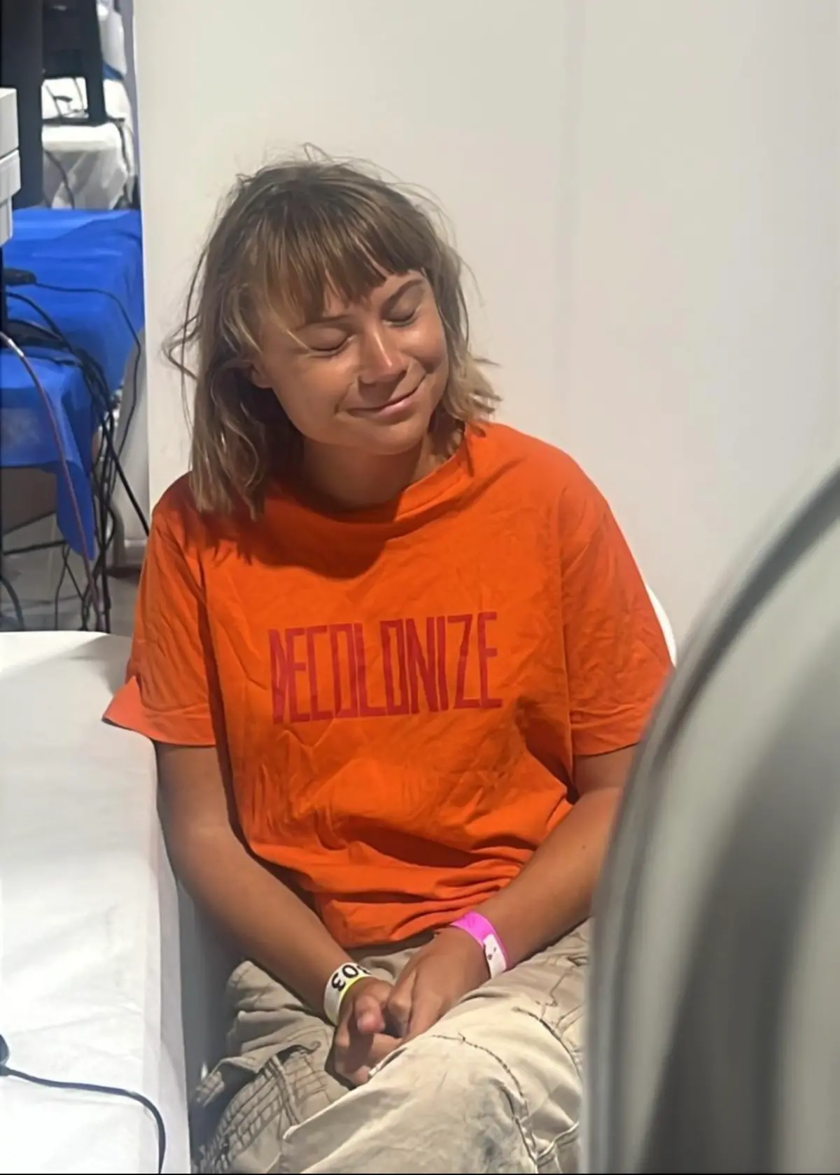 ▲環保少女童貝里控訴以色列軍方虐待她，以色列外交部釋出她笑容滿面照。（圖／翻攝自X)