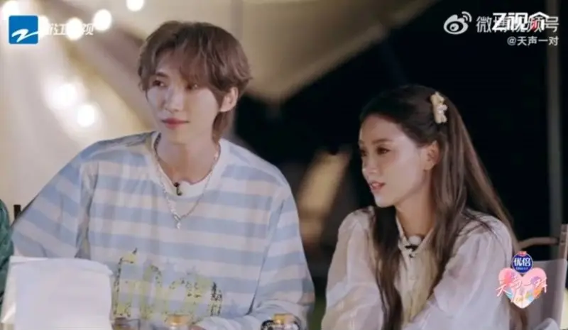 ▲26歲趙磊（左）在9月帶閃婚妻Qko（右）登婚綜，今（5）日官方公開片段，他直言：「生活握自己手裡」，竟遭轟：「踐踏粉絲真心」。（圖／微博@天聲一對）