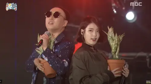 ▲朴明洙（左）IU（右）於2015年合作《Leon》相識。（圖／翻攝自MBCentertainment）