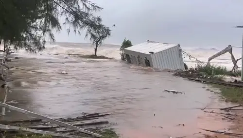 麥德姆颱風登陸廣東狂飆14級風！將二次登陸廣西　沿岸海水倒灌
