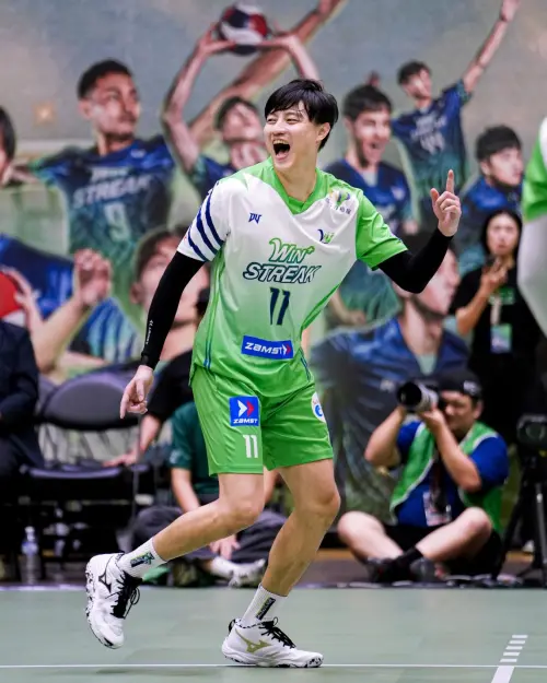 ▲開局雙方陷入五五波的激烈拉鋸戰，現場氣氛瞬間升溫！然而在進入Deuce後，台鋼天鷹藉由攔網造成我方防守失誤，臺中連莊以 25：27 惜敗，丟掉開季以來的第一局。（圖／臺中連莊提供）