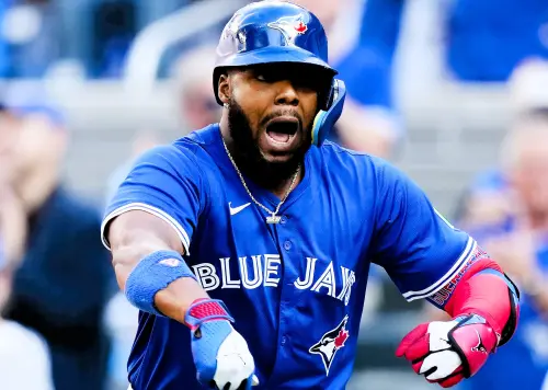 ▲藍鳥一壘手弗拉迪米爾．葛雷諾二世（Vladimir Guerrero Jr.）在第三局轟出隊史季後賽首支滿貫全壘打。（圖／美聯社／達志影像）