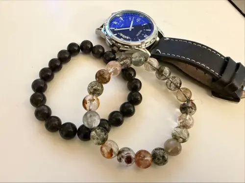 ▲民眾常常配戴的玉佩或者吉祥物，都可以放在月光底下加持，可以吸引貴人。（示意圖/記者張嘉哲攝）