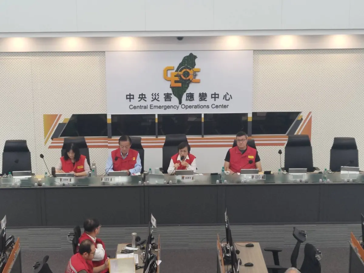 ▲指揮官劉世芳主持中央災害應變中心會議。（圖／中央災害應變中心提供）