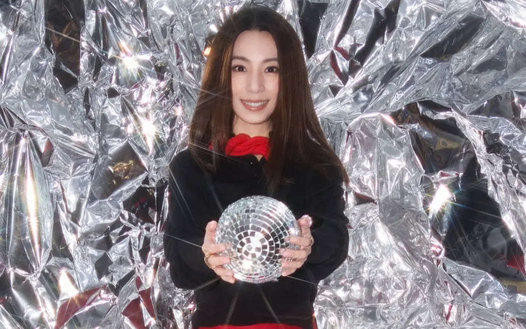 ▲田馥甄日前為了一顆美味蛋黃酥，連發4篇限時動態，更對蛋黃酥嗨唱：「你是電，你是光，你是唯一的神話。」（圖／田馥甄IG@hebe_tien_0330）