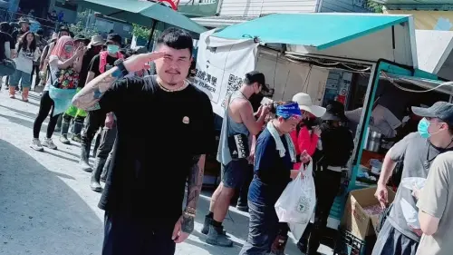 漢堡超人救災道歉！小幫手遭怨：做公益不要那麼跩　真相公開惹淚
