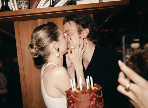 ▲吉吉哈蒂德（左）與布萊德利庫柏（右）戀情正甜，今年甚至開始在社群網站上大放閃，再也不隱藏。（圖／摘自 IG@gigihadid) 