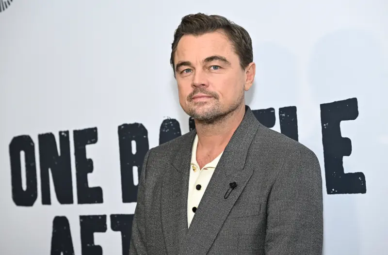 ▲51歲巨星李奧納多狄卡皮歐（如圖）不僅演技精湛，私下更以慷慨聞名，他曾被爆在法國餐廳留下5萬歐元（約台幣170萬）小費震驚全場，新作品《一戰再戰》片酬更高達2500萬美元（約台幣7.6億），展現影壇傳奇地位。（圖／美聯社／達志影像) 