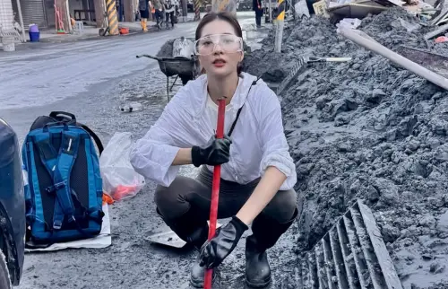 穿萬元名牌靴去花蓮鏟土！網紅妍安挨轟擺拍　親上火線吐真實目的
