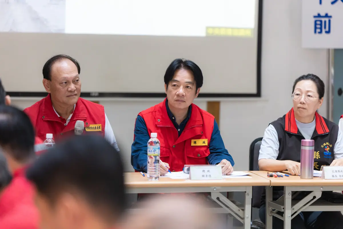 ▲徐榛蔚稱下水道失靈，當場被行政院顧問李孟諺打臉稱，自己有親自下去看，3米高的下水道是好的。（圖／總統府提供）