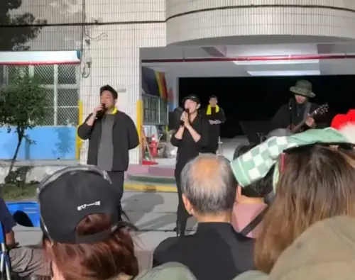 中秋節團圓！拿莫．伊漾現身光復國小　用歌聲療癒馬太鞍災民
