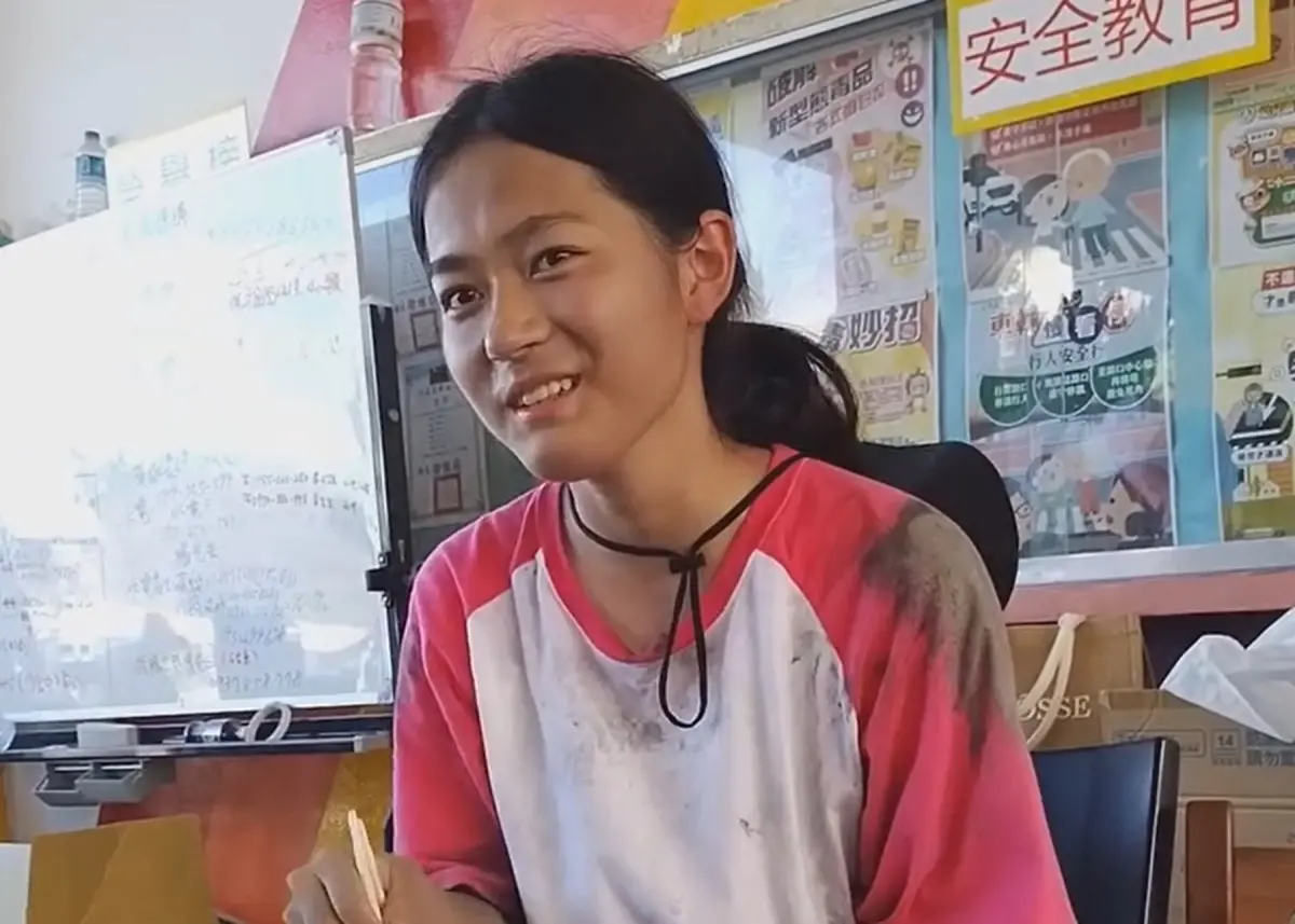 ▲花蓮光復鄉家園仍在修復中，但有一名來自日本東京的女孩，化身「挖水溝女超人」，前往災區幫忙重建，讓58萬台灣人感動不已。（圖／Threads@liao.popo授權）