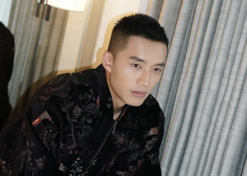 ▲馬來西亞男星陳澤耀（如圖）即將當爸爸，透露妻子做試管一次就中，但小寶寶的性別暫時仍對外保密，也讚在《他年她日》演哥哥的許光漢，貼心給他關於孕婦情緒照顧的建議，認為許光漢是個暖男。（圖／大元娛樂提供）