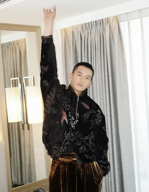 ▲陳澤耀已在吸收一些育兒的知識，為孩子即將出生做準備。（圖／大元娛樂提供）