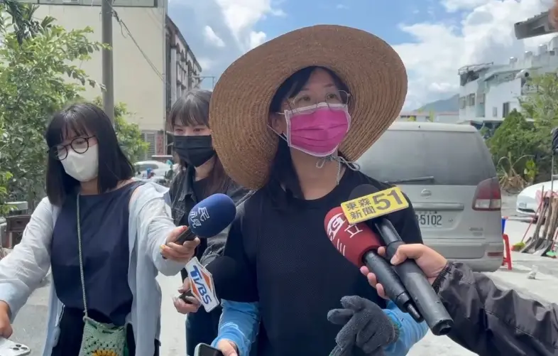 ▲鏟子超人小心！花蓮災區農藥外洩，現場封鎖一人頭暈送醫。（圖／翻攝畫面）