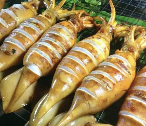 ▲泰國人愛吃烤魷魚。（圖／翻攝自Wongnai）