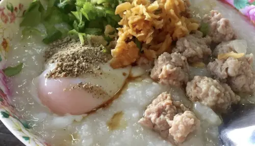 ▲粥是泰國很常見的早餐。（圖／翻攝自TasteAtlas）