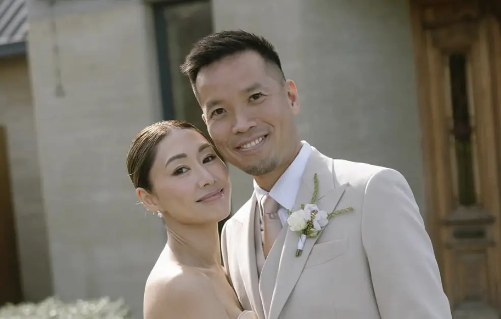 ▲香港女星胡定欣（左）今（6）日宣布和外科醫師男友陳建華結婚，絕美婚紗照曝光。（圖／@nwuuu IG）