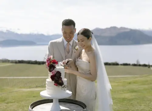 ▲胡定欣（右）跟老公的婚紗照曝光。（圖／＠nwuuu IG）