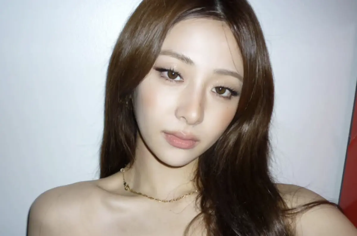 ▲LE SSERAFIM 24歲成員許允真（如圖）出道前歷經無數困難，曾一度因接連被淘汰而想放棄星夢，最終憑堅持實現夢想。（圖／翻攝自IG＠jenaissante）