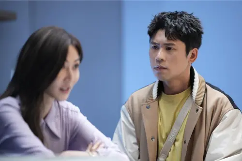 ▲黃迪揚（右）在《影后》飾演曾莞婷的經紀人壁虎。（圖／Netflix）