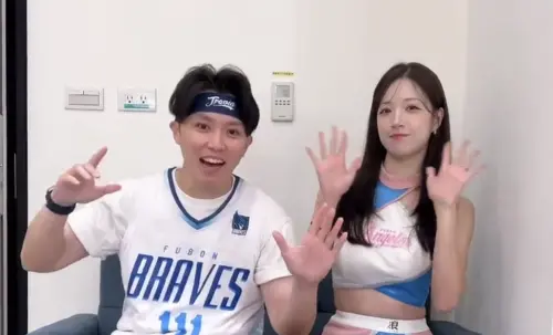 ▲南珉貞生氣了！看到阿崔送李晧禎棒棒糖，臭臉走掉。（圖／翻攝自Threads＠travis_wwchu）