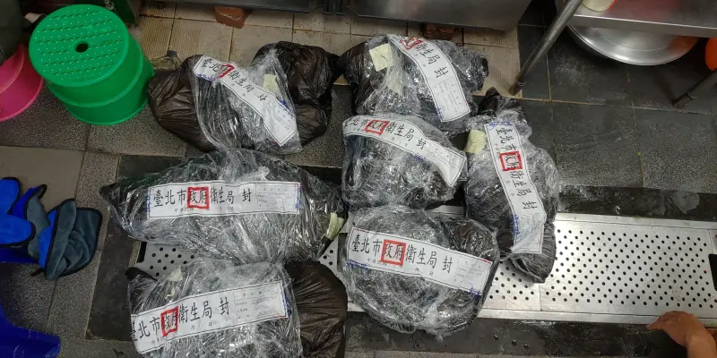 ▲黑心大腸流入市面，食藥署重罰5400萬。（資料照／北市衛生局提供）
