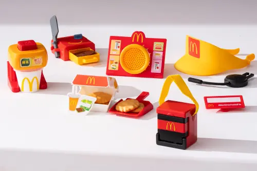 麥當勞「歡樂送2.0優惠」搶家家酒玩具！美式起司堡、藍莓派開吃
