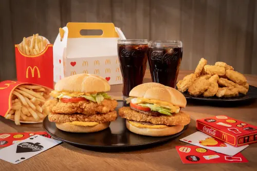 ▲麥當勞x可口可樂聯名限量「麥麥同樂撲克牌」。（圖／麥當勞提供）