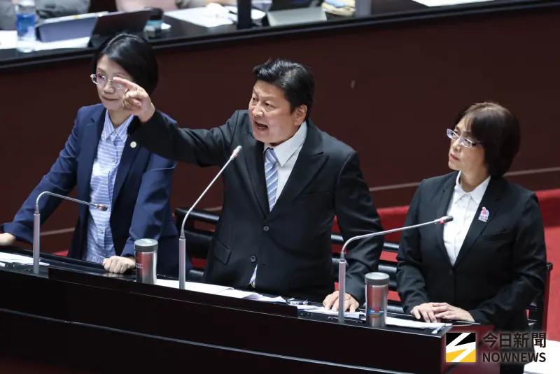 ▲國民黨團總召傅崐萁為花蓮救災情事和卓榮泰互槓。（圖／記者朱永強攝，2025.10.07）