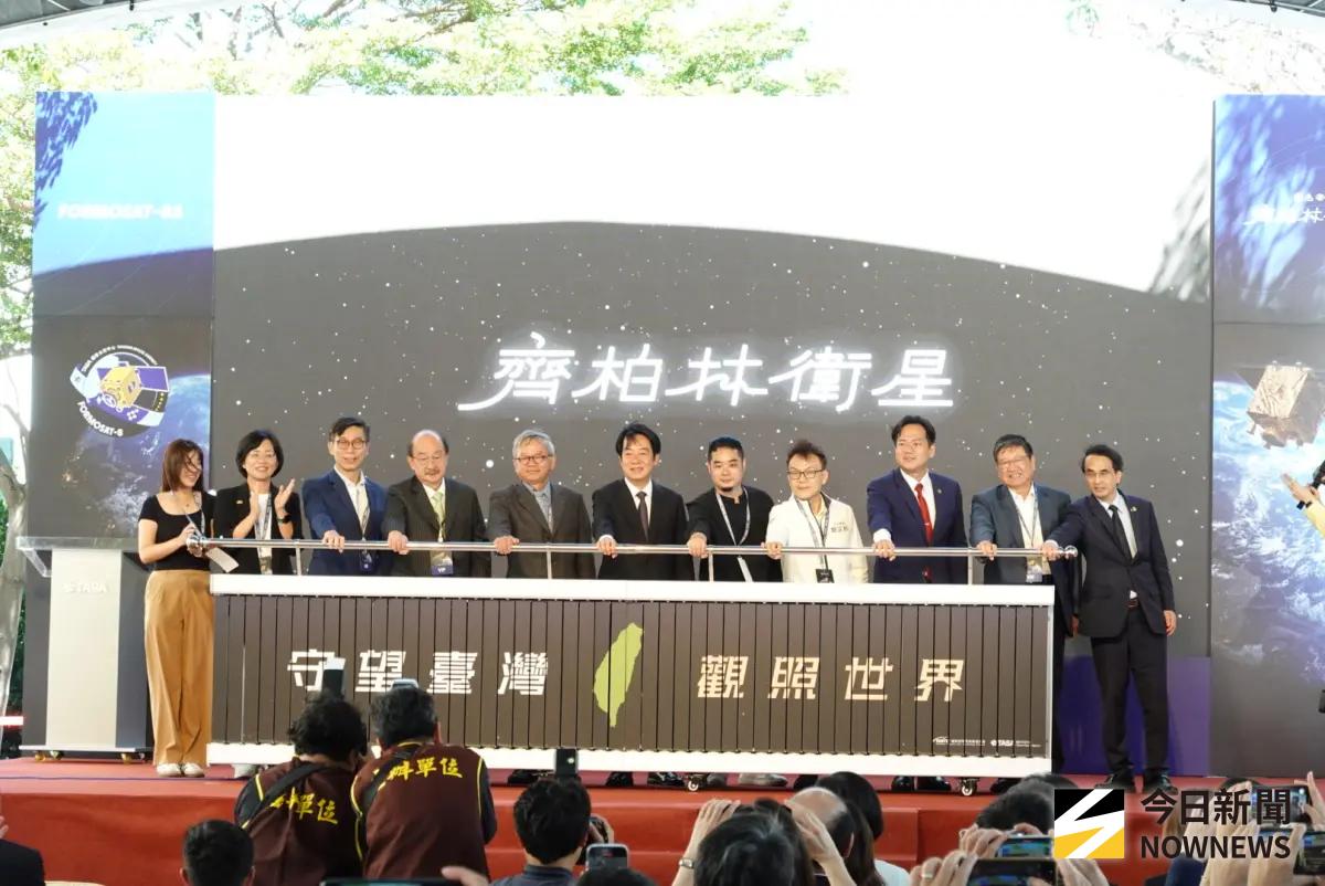 ▲福衛八號今（7）日自位於新竹的國家太空中心（TASA）起運，準備搭機送往美國，於今年第4季發射升空。（圖／記者李青縈攝）