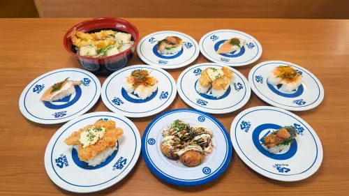 ▲「10月推薦」6款新菜40元起，「海苔章魚燒」80元、「炸蝦天婦羅年糕醬拌烏龍麵」130元。（圖／藏壽司提供）