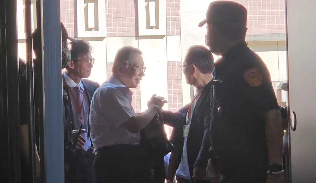 ▲柯文哲過去喜歡以皇帝自稱，今（7日）以京華城案證人身分出庭再度自稱「漢獻帝」。（圖／記者劉松霖攝）