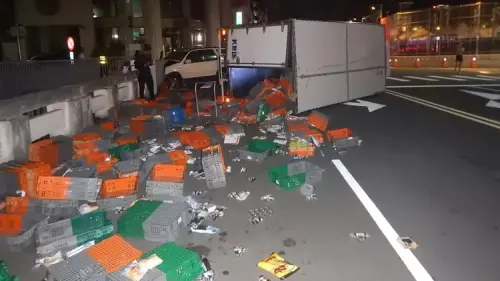 中秋節喝太嗨？台中男酒駕「導彈式」撞翻貨車　貨物四散還釀4傷
