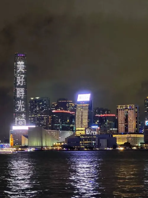 ▲62歲范怡文新曲意外登香港高樓！玉女歌手遭親姊騙光2億近況曝。（圖／范怡文IG@cocofang0827）