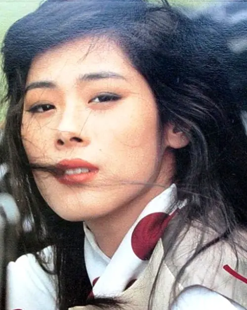 ▲關淑怡當紅時曾被邀請參加電影演出，後來卻因為接連鬧出跳海、襲擊酒店員工等風波，影響在公眾眼中的形象。（圖／摘自HKMDB）