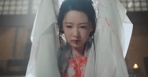 ▲李沁在《一笑隨歌》中被陳哲遠吊起來抽了47鞭，她也反咬了陳哲遠一口，男女主角開虐讓人不忍直視。（圖／翻攝自愛奇藝）