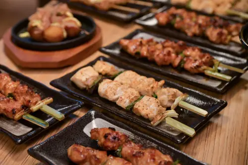 ▲鳥貴族以高品質、大份量、均一價100元品牌特色，迅速在台灣廣受消費者青睞。（圖／業者提供）