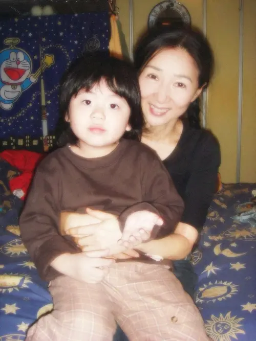 ▲林可昕的阿姨是已逝台灣爵士女王王珍妮（後者），林可昕從小受到王珍妮的影響，希望自己也能在舞台上發光發熱。（圖／林可昕提供）