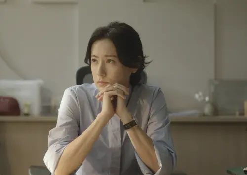 ▲林予晞在《自殺通告》扮演老師，和演學生的新秀們有不少對手戲，笑言慶幸他們都很可愛，不會讓自己感到格格不入。（圖／本萃電影提供）