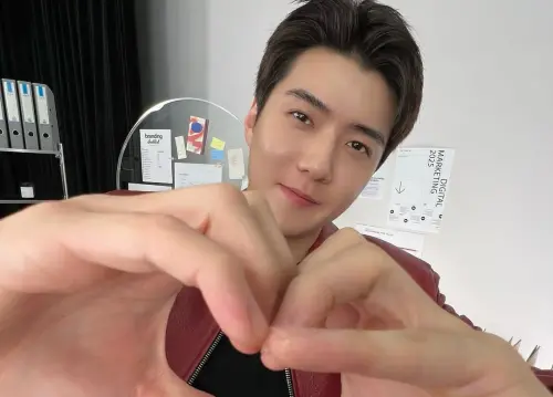 ▲世勳（如圖）退伍合體張藝興！EXO官方曝合照　粉絲淚崩：雙向奔赴兄弟情。（圖／IG@weareone.exo）