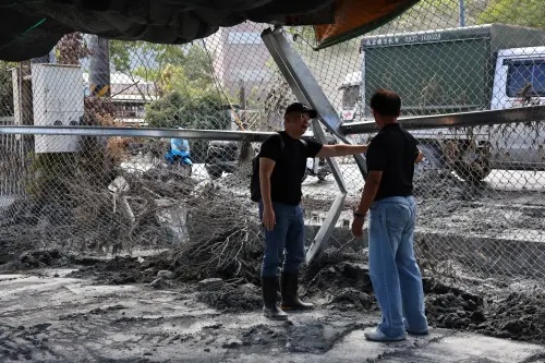 ▲中華職棒會長蔡其昌前往花蓮光復鄉勘災，並捐助50萬協助棒球學子重建家園。（圖／中華職棒提供）